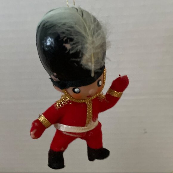 Vtg British Royal Guard Soldier Toy Soldier Doll Ornament Flocked Plastic 4 Inch - Picture 3 of 7